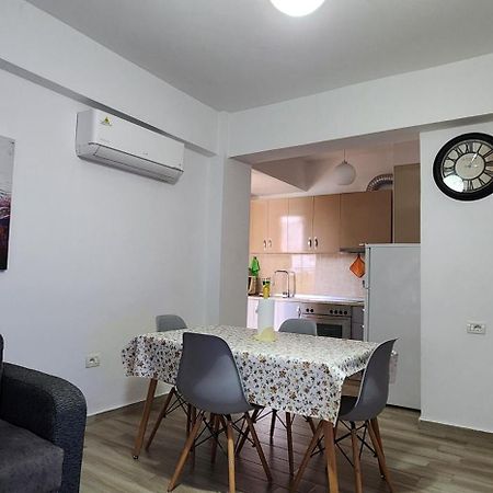Old Town Boulevard Apartment In City Center ดูร์เรส ภายนอก รูปภาพ