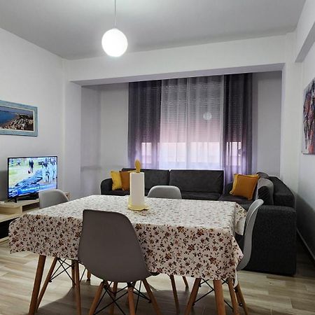 Old Town Boulevard Apartment In City Center ดูร์เรส ภายนอก รูปภาพ
