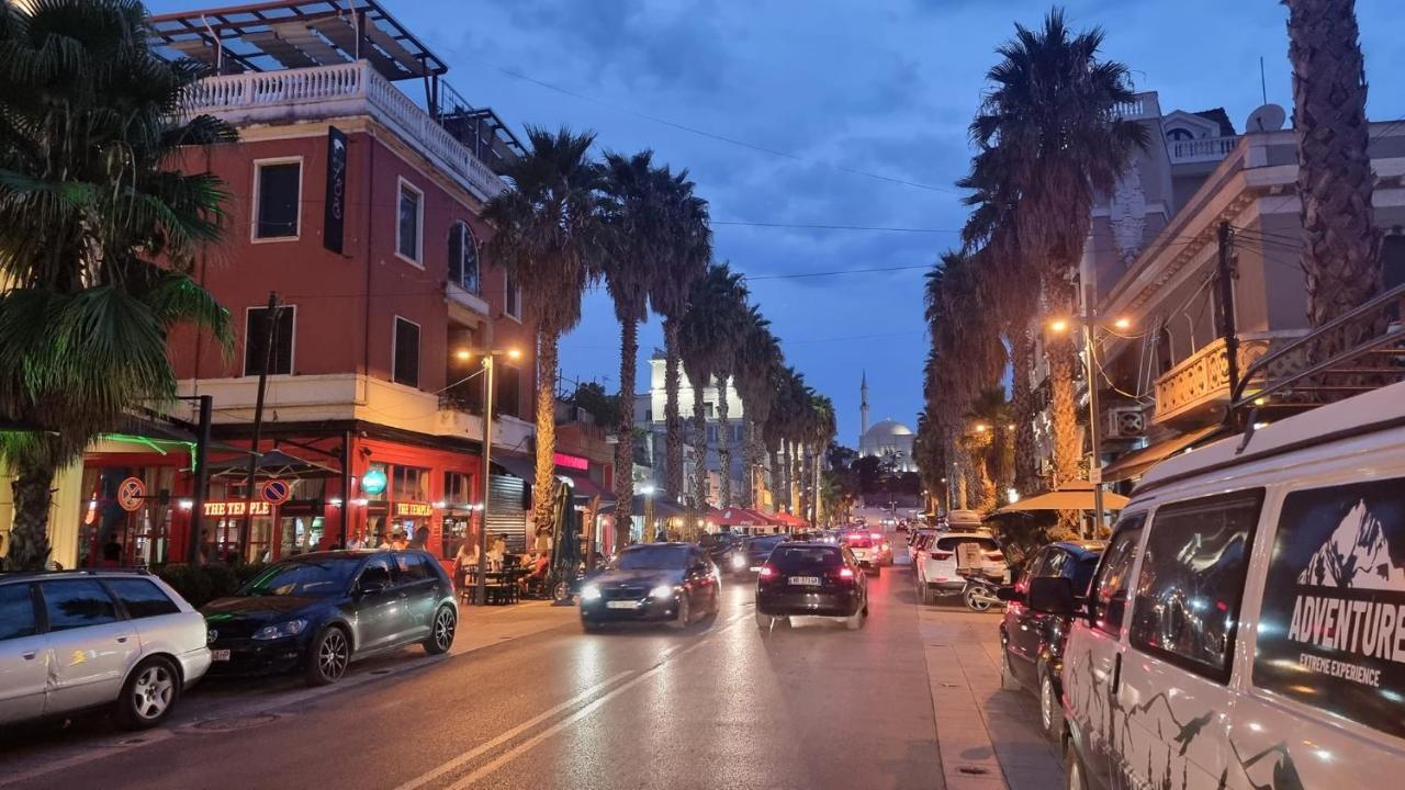 Old Town Boulevard Apartment In City Center ดูร์เรส ภายนอก รูปภาพ