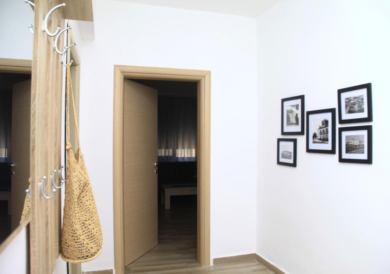 Old Town Boulevard Apartment In City Center ดูร์เรส ภายนอก รูปภาพ