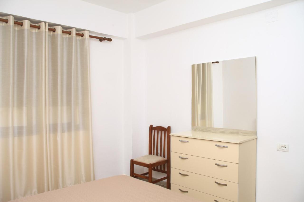 Old Town Boulevard Apartment In City Center ดูร์เรส ภายนอก รูปภาพ