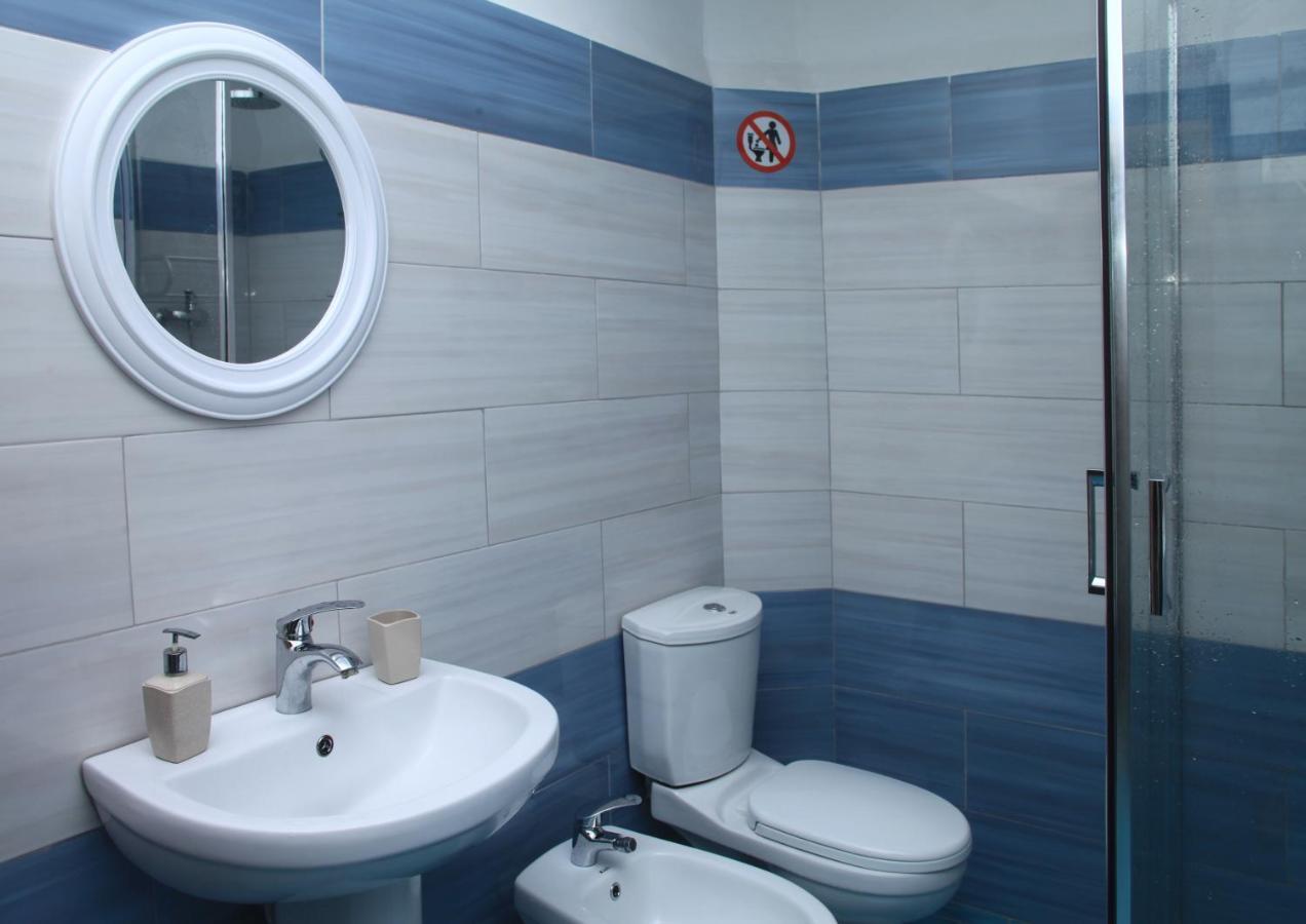 Old Town Boulevard Apartment In City Center ดูร์เรส ภายนอก รูปภาพ