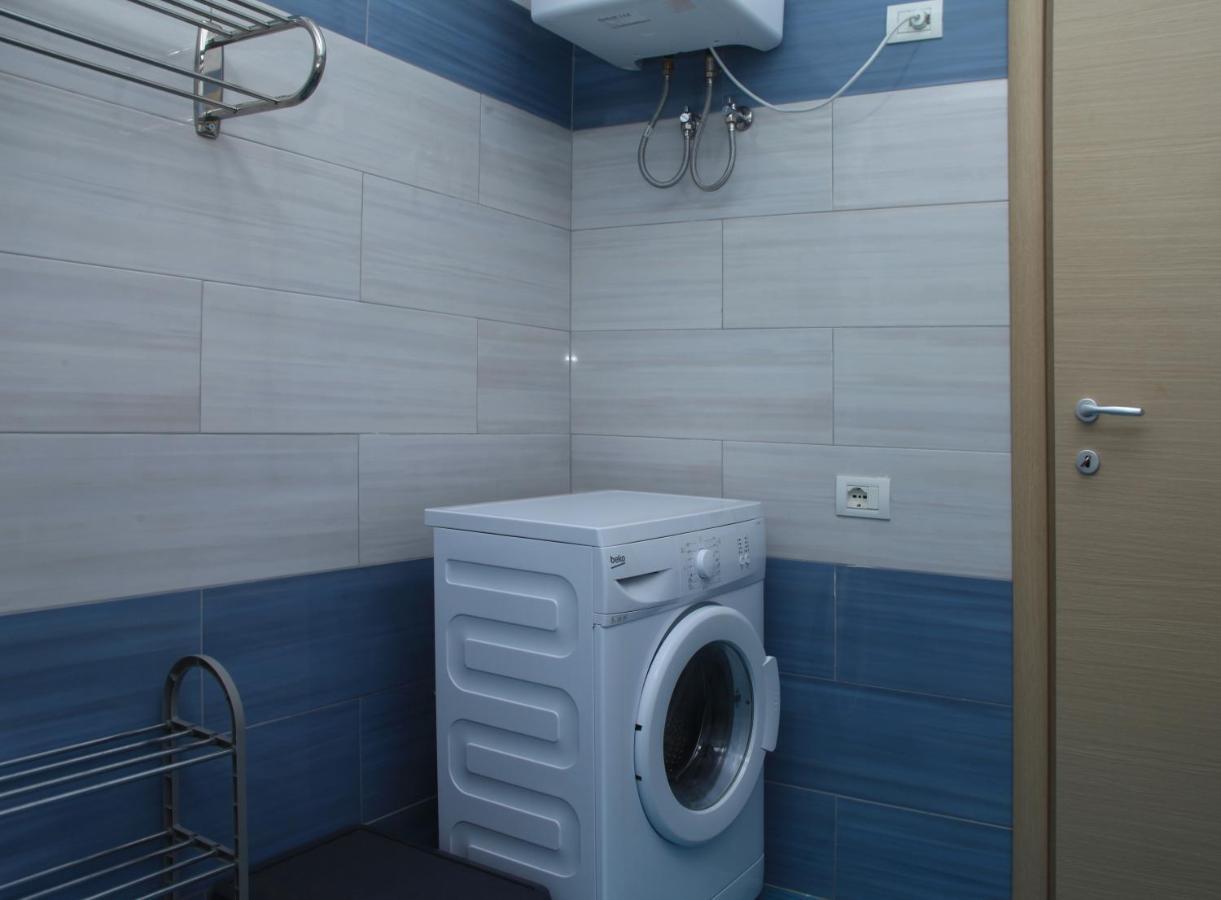 Old Town Boulevard Apartment In City Center ดูร์เรส ภายนอก รูปภาพ
