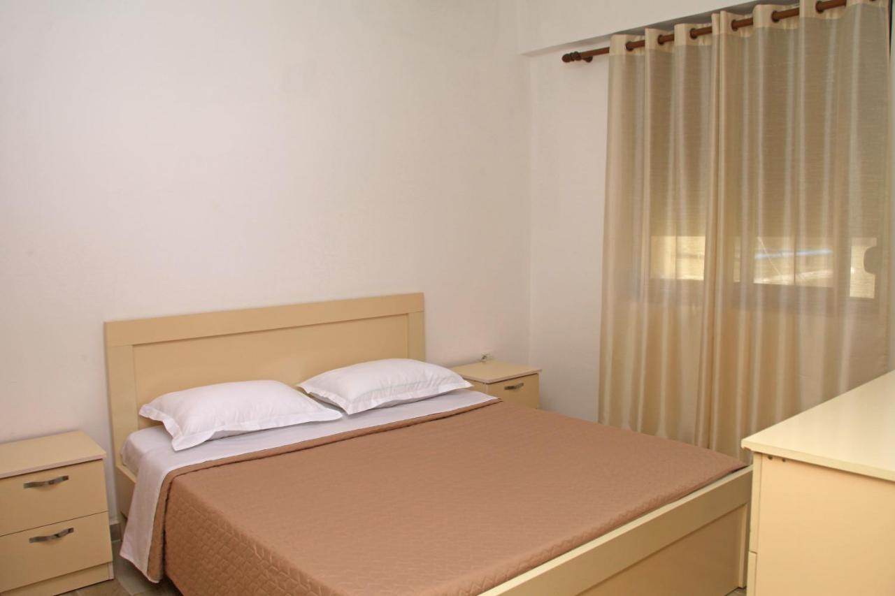 Old Town Boulevard Apartment In City Center ดูร์เรส ภายนอก รูปภาพ