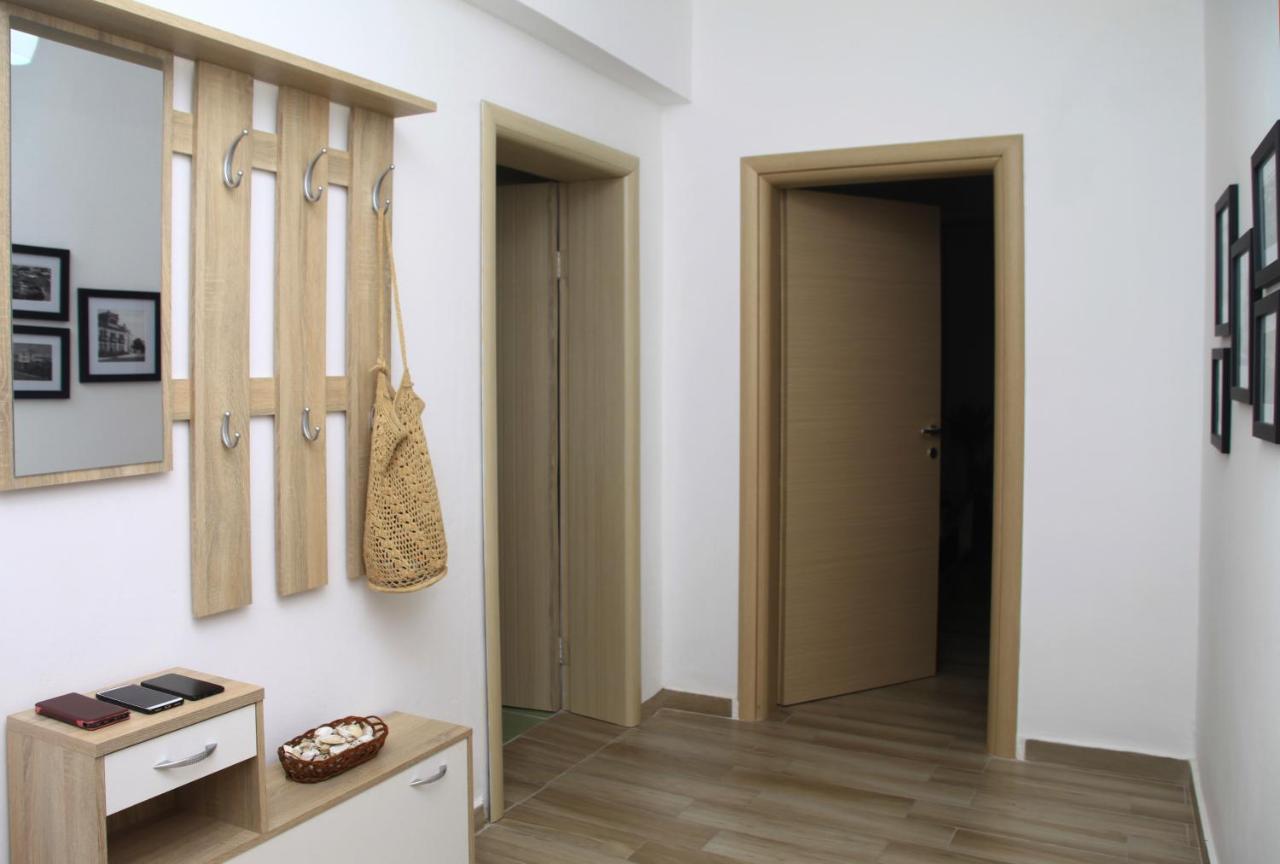 Old Town Boulevard Apartment In City Center ดูร์เรส ภายนอก รูปภาพ